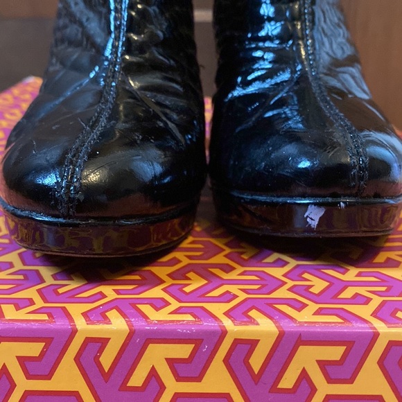 Tory Burch Leigh Black Patent Leather Croc Quilted Bootie Gold Hardware 9.5 - Picture 8 of 8